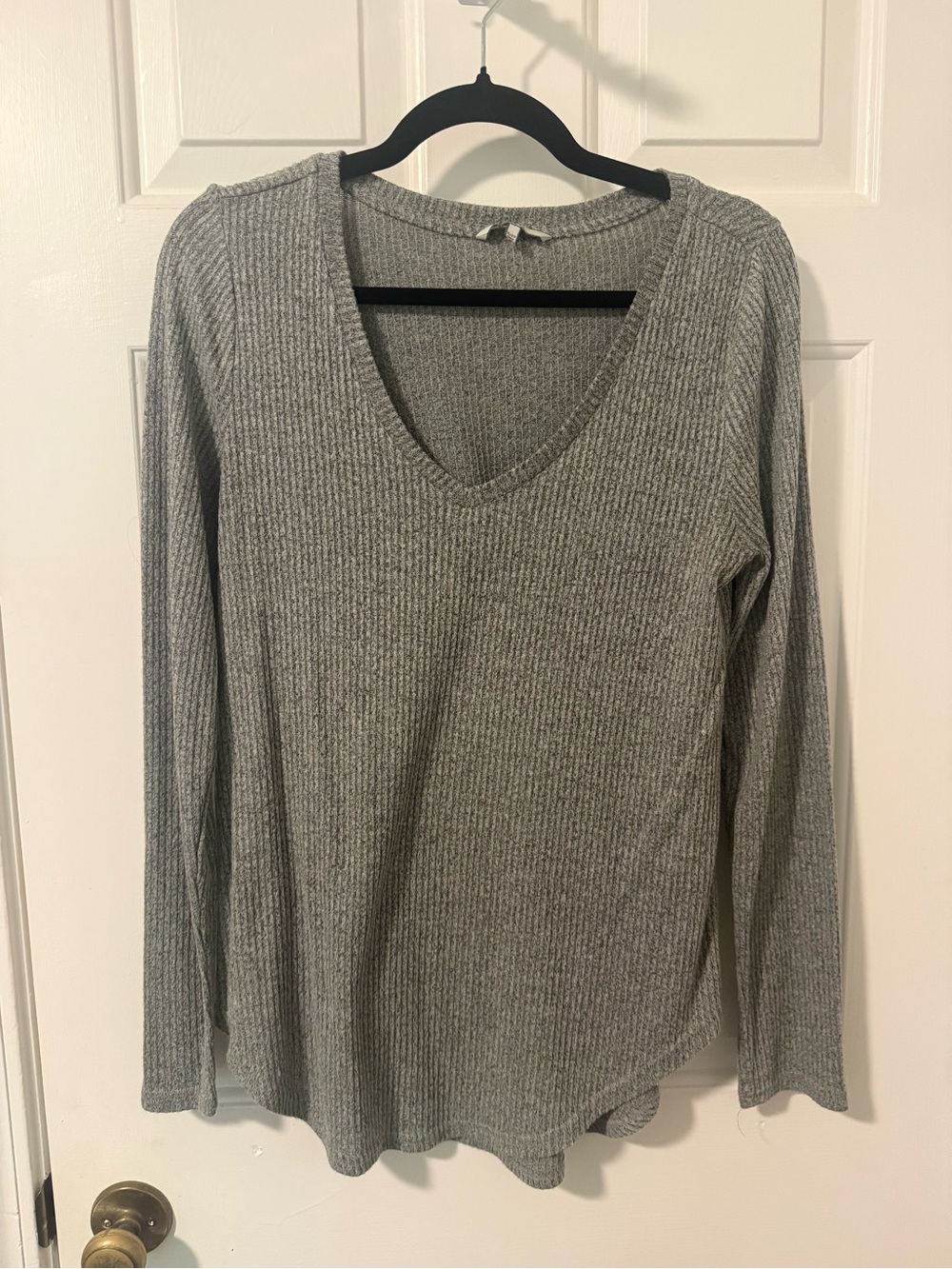 BKE Gray Ribbed V-Neck Long Sleeve Top